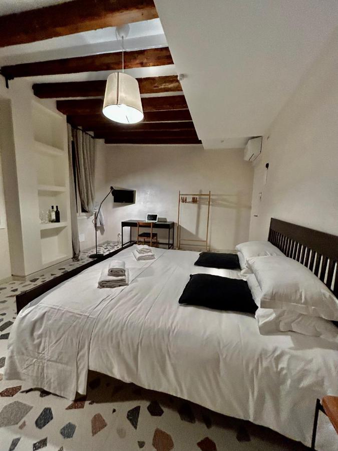 Farini Suites Wi-Fi Венеция Екстериор снимка