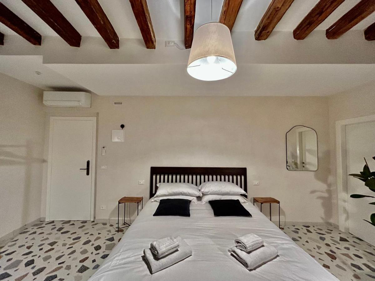Farini Suites Wi-Fi Венеция Екстериор снимка