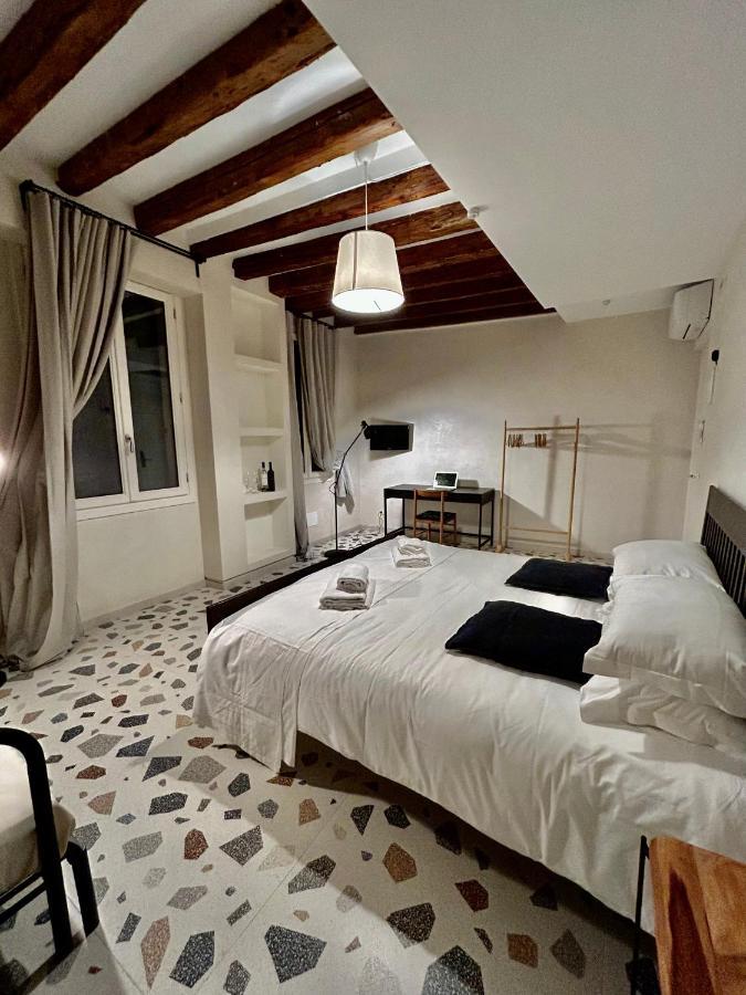 Farini Suites Wi-Fi Венеция Екстериор снимка