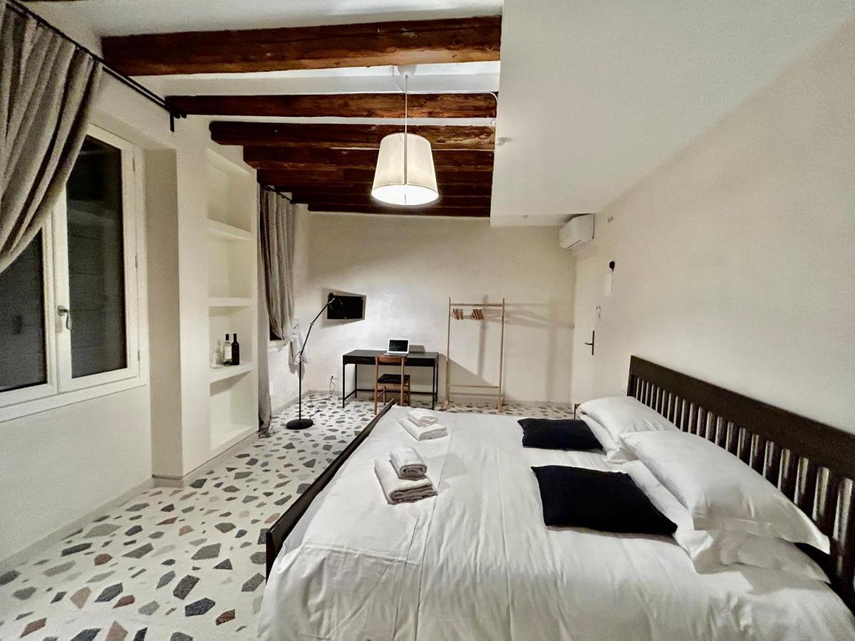 Farini Suites Wi-Fi Венеция Екстериор снимка