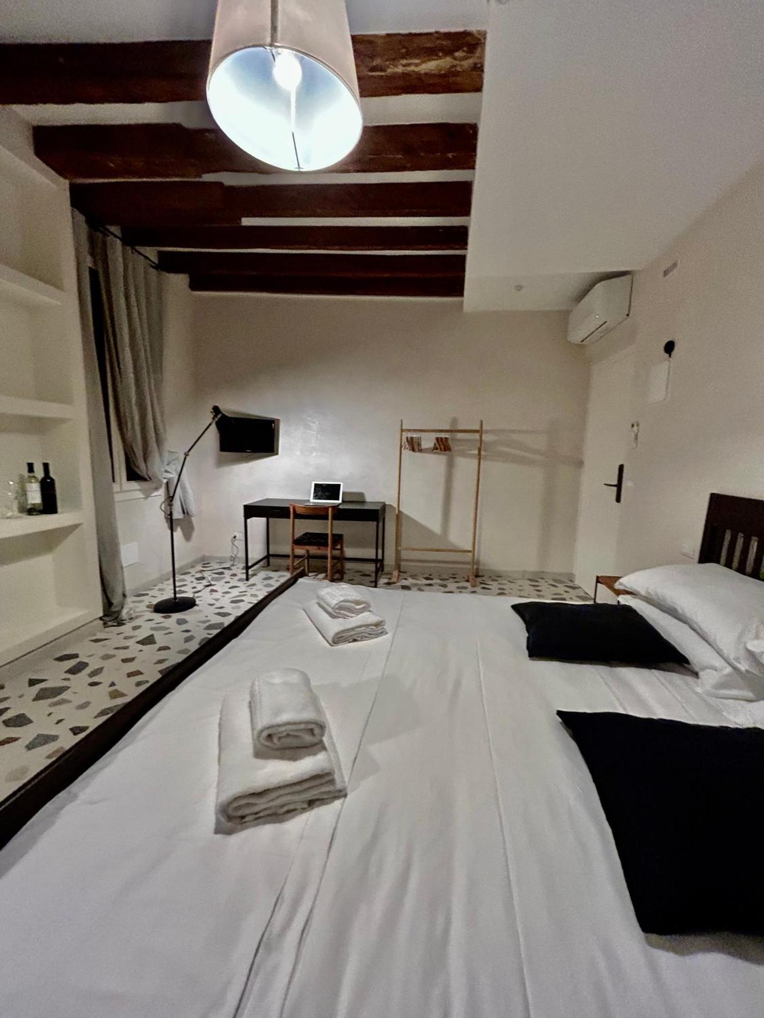 Farini Suites Wi-Fi Венеция Екстериор снимка