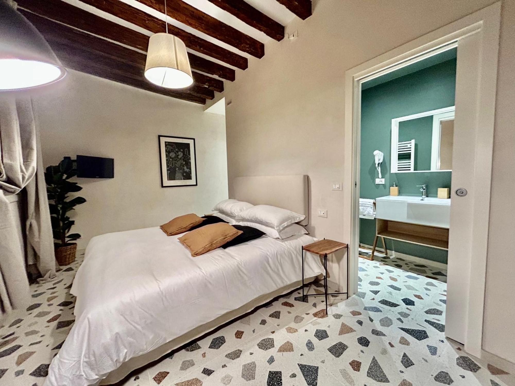 Farini Suites Wi-Fi Венеция Екстериор снимка