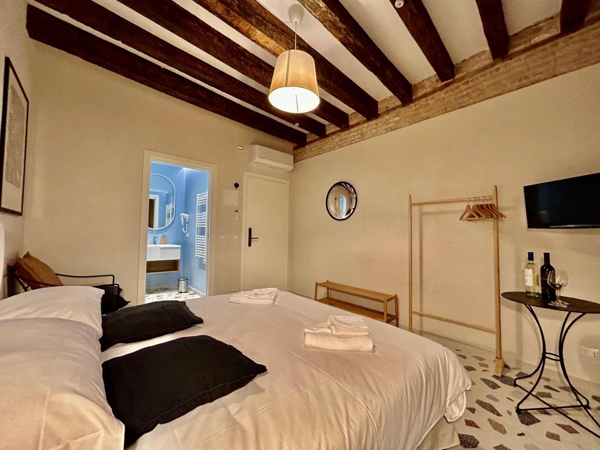 Farini Suites Wi-Fi Венеция Екстериор снимка