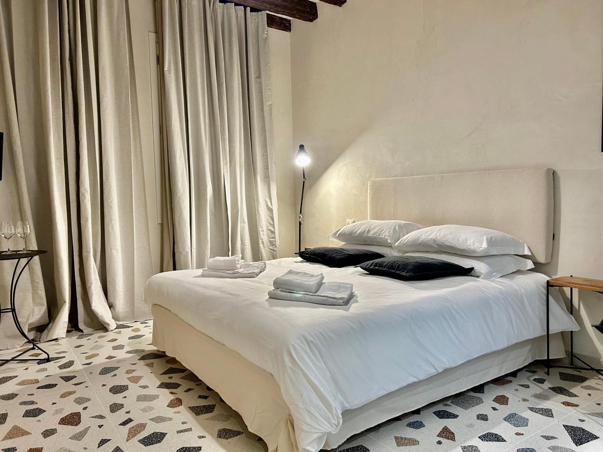 Farini Suites Wi-Fi Венеция Екстериор снимка